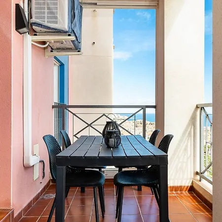 Seaview Deluxe Apartment *